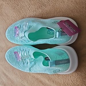 Nwt Sketchers memory foam slip on sneakers